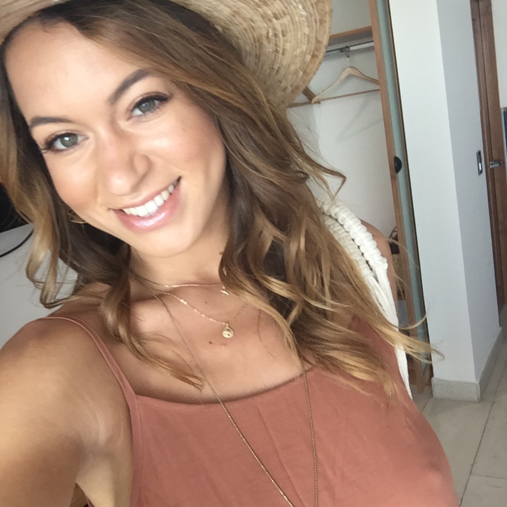 Meet your Posher, Zaira